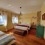 Mia's House فيلة *